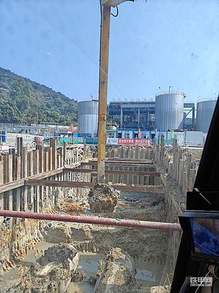 【早出晚归挖机郞】