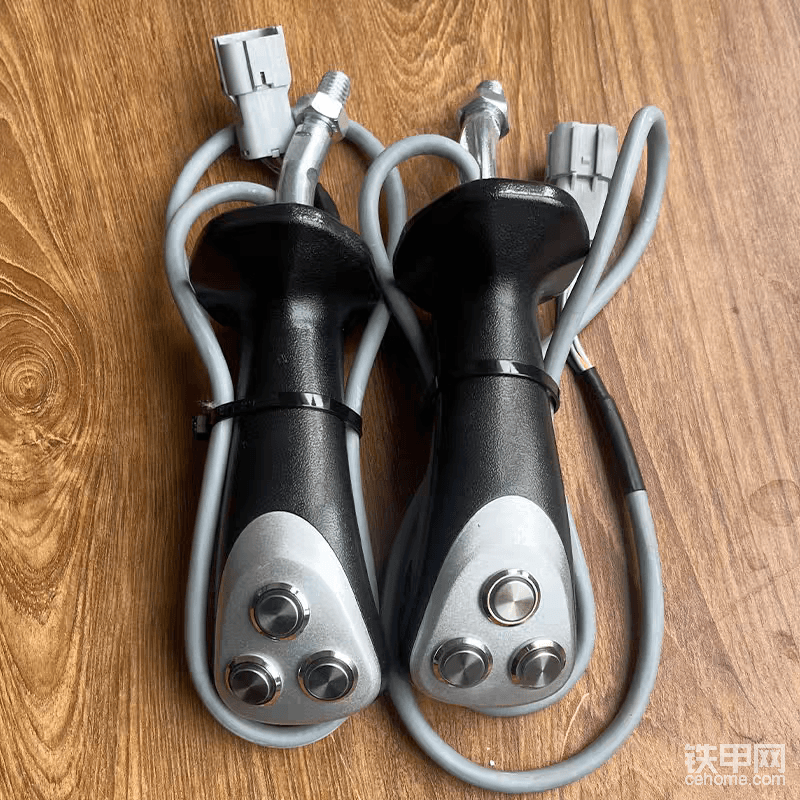 后来试了一下，控制线一接确就有动作，还没有火花，证明液压和控制电路都是按着我的想法做的