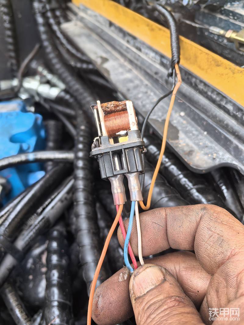 后来试了一下，控制线一接确就有动作，还没有火花，证明液压和控制电路都是按着我的想法做的