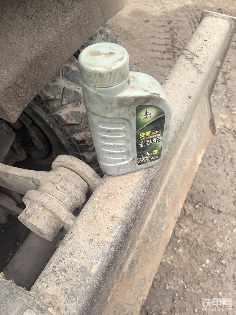 离合器油一定要用正宗的刹车油，我只用长城刹车油，好用不贵，不是正宗的刹车油会腐蚀离合器皮碗，刹车油非常特殊，不能和其他油混用，