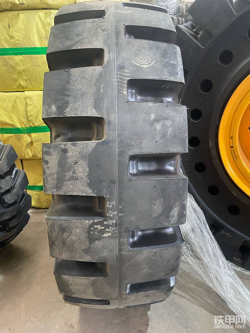?? 17.5-25三菱鏟車(chē)專(zhuān)用胎 | 重載耐磨，工地硬核之選-帖子圖片
