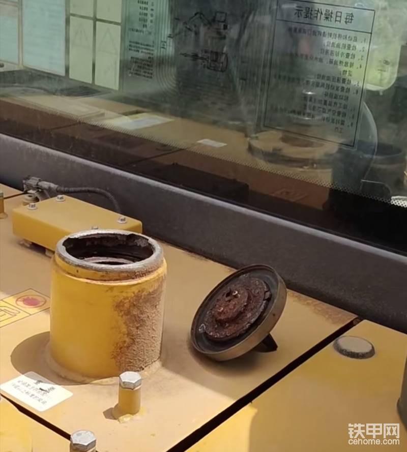 《挖機(jī)干重活就憋車熄火？換了一堆濾芯沒用？先擰開油箱蓋聞聞！》-帖子圖片
