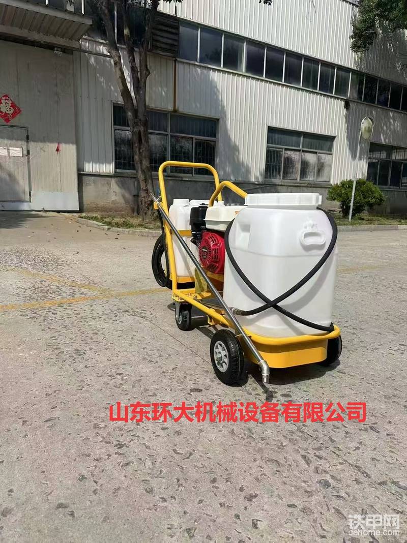 最新款乳化瀝青撒布機 道路養(yǎng)護(hù)設(shè)備-帖子圖片