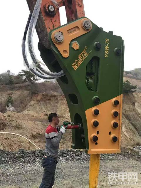 工兵破碎锤实地作业