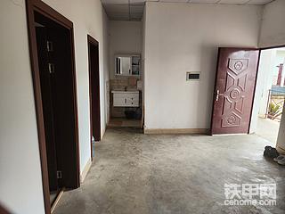 非洲矿山生产线破碎机修理工（颚破、单缸液压圆锥、振动筛）