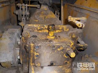 徐工18-21吨三轮压路机后桥的维修