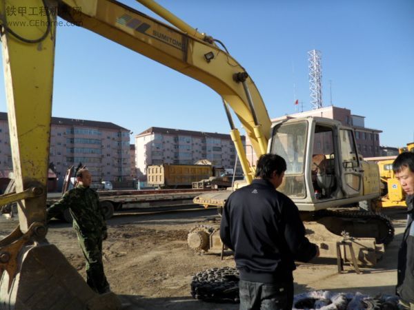 13年的住友挖掘機(jī)維修行走機(jī)構(gòu)