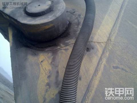 哇！我的400-7 臂裂了！