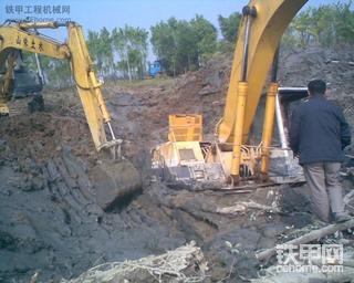 挖掘机事故图片（小松）