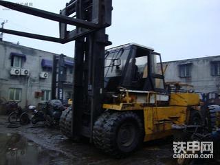 賣一臺大噸位進口叉車