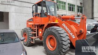 今天开展会的斗山装载机