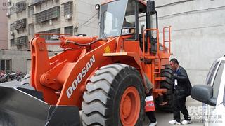 今天开展会的斗山装载机