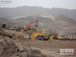 下班途中的工地