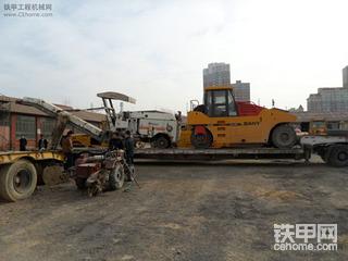 继续出征的压路机