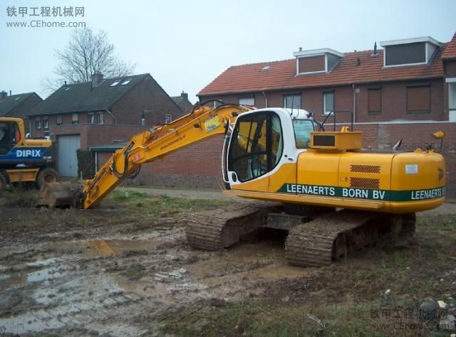 JCB JS 220 LC