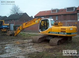 JCB JS 220 LC