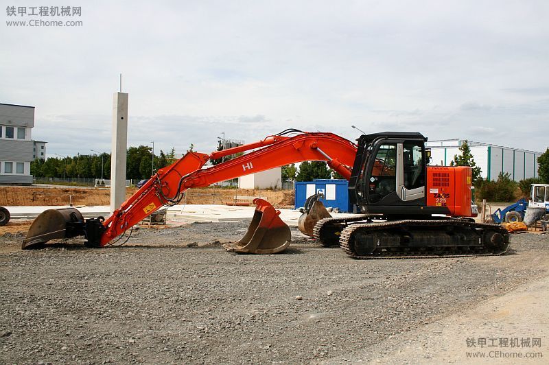 Hitachi Zaxis 225 US LC美圖