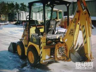 JCB208S滑移两头忙