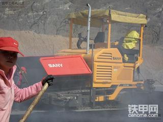 三一沥青摊铺机工地施工现场