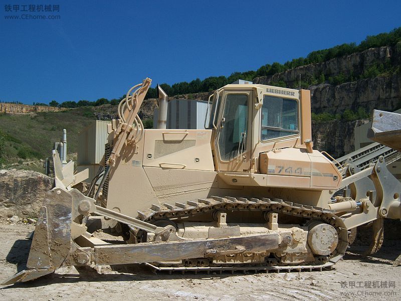 Liebherr PR 744