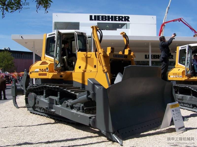 Liebherr PR 744