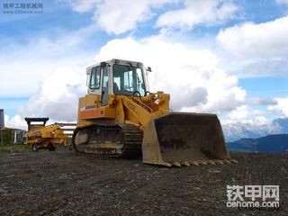 利勃海尔履带装载机LR632