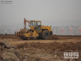 热火朝天的路旁工地