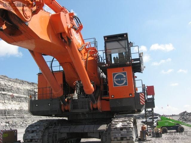 日立EX5500-6礦山挖掘機(jī)