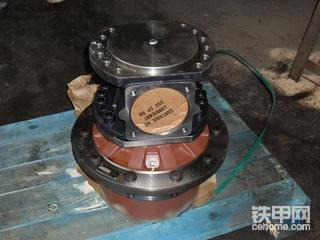 英格索兰DD110双钢轮振动压路机换轮边减速器