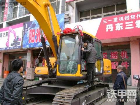 我的三一215C-8挖掘机