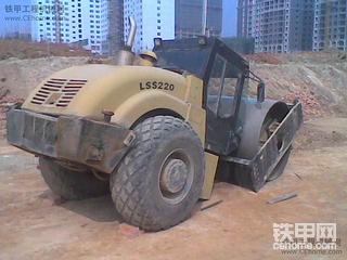 开得最牛的压路机，，谁敢来比。。。。