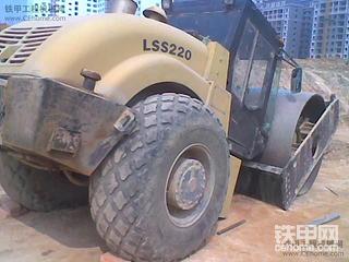 开得最牛的压路机，，谁敢来比。。。。