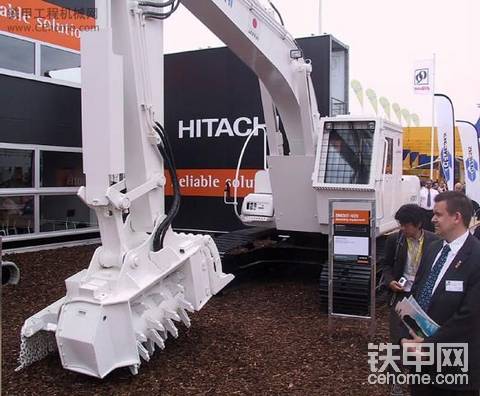 日立Hitachi Zaxis 200挖掘机配带的新式武器  扫雷器