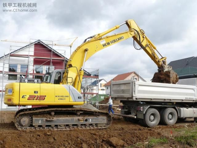 紐荷蘭E 215挖掘機(jī)