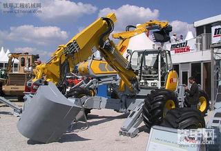 看看这三个超级挖掘机