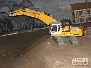 利勃海尔 R944B超仿真电动液压挖掘机模型