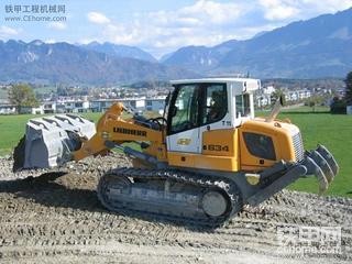 利勃海尔系列之 LR 634履带装载机