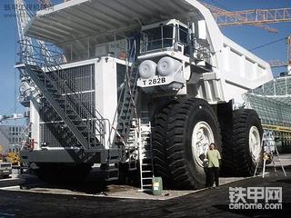 利勃海尔系列之T282大型矿卡