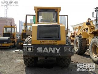 三一重工最著名的YZ18C振动压路机