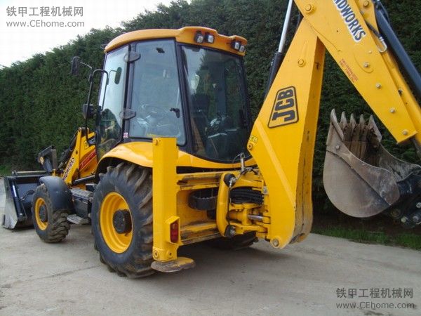 實(shí)拍 JCB 3CX 兩頭忙