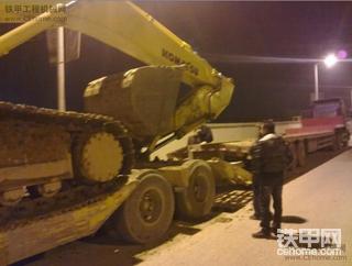 这样上拖车！出事了！