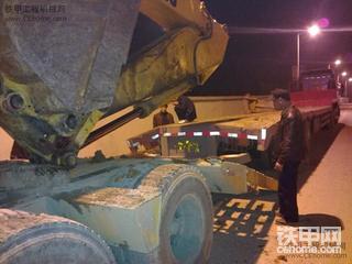 这样上拖车！出事了！