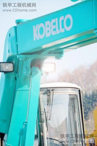 神钢 SK75UR履带挖掘机