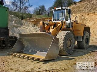 利勃海尔系列之L 551轮式装载机