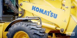 小松 WB93R-5两头忙