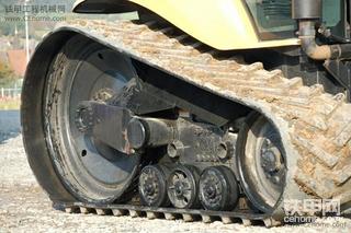 拖拉机中的战斗机CAT Challenger 55 LGP履带拖拉机