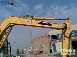 各位前辈帮我的挖机估个价