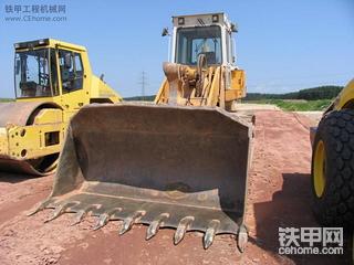 老款式的利勃海尔LR 641履带装载机