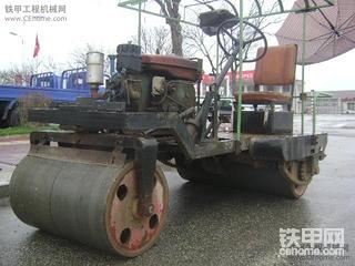 雨中拍的自制山寨压路机