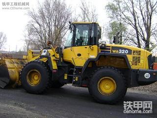 小松（Komatsu） WA 320-5 轮式装载机